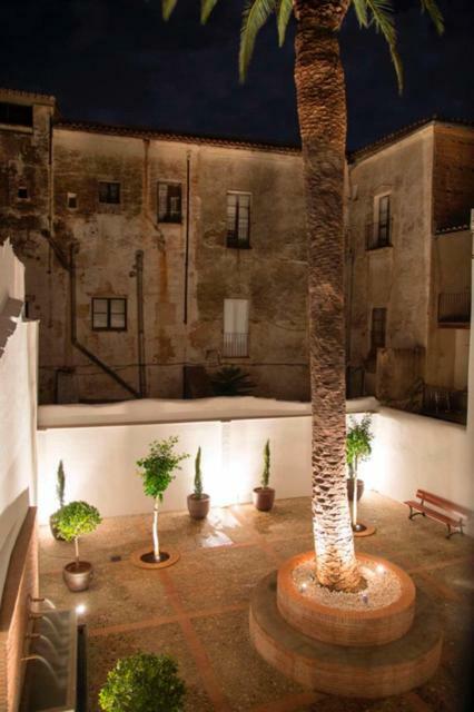 Casa Palacio Muñoz Chaves Caces Exterior foto